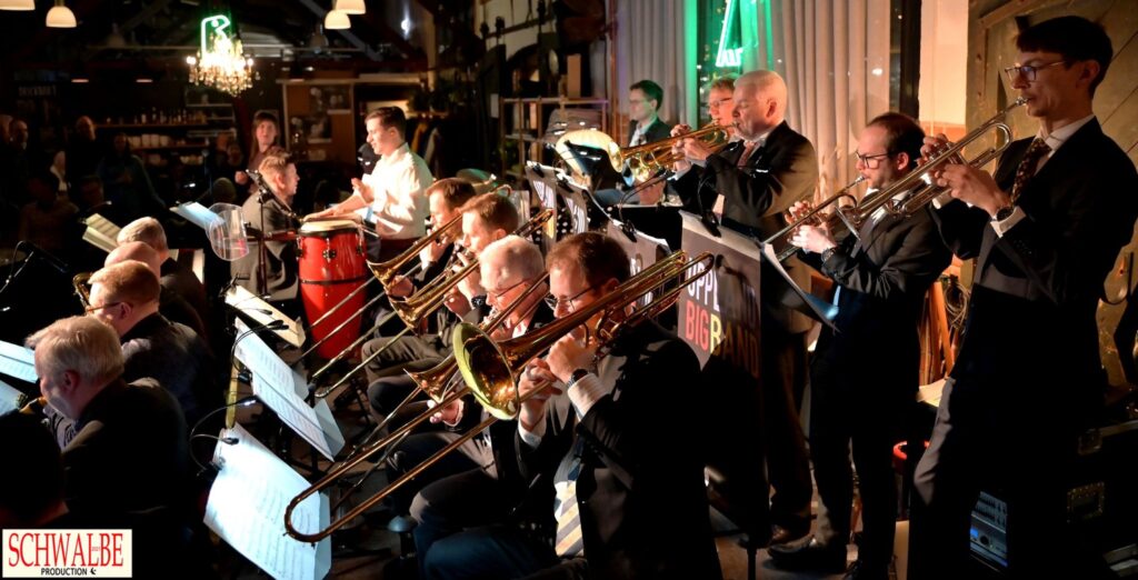 Uppland Big Band i samband med 20 års jubileums på Blackbird. Foto taget av Roger Schwalbe. 